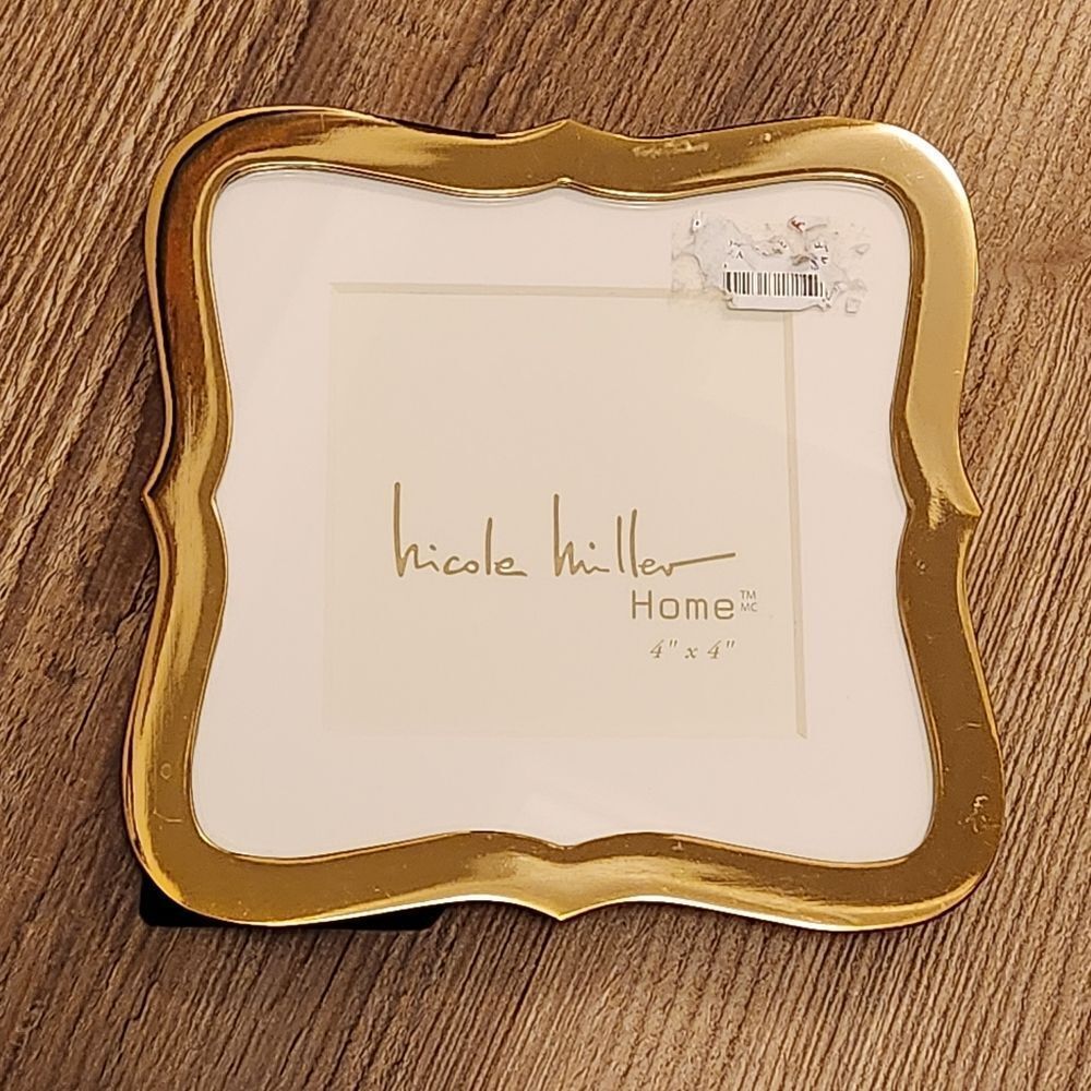 💜NWT Nicole Miller Home Gold Tone Picture Frame